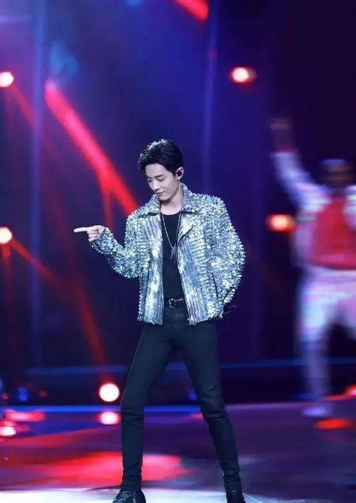 白鹿和王鹤棣最新爆料图片,时尚穿搭引热议，魅力四溢